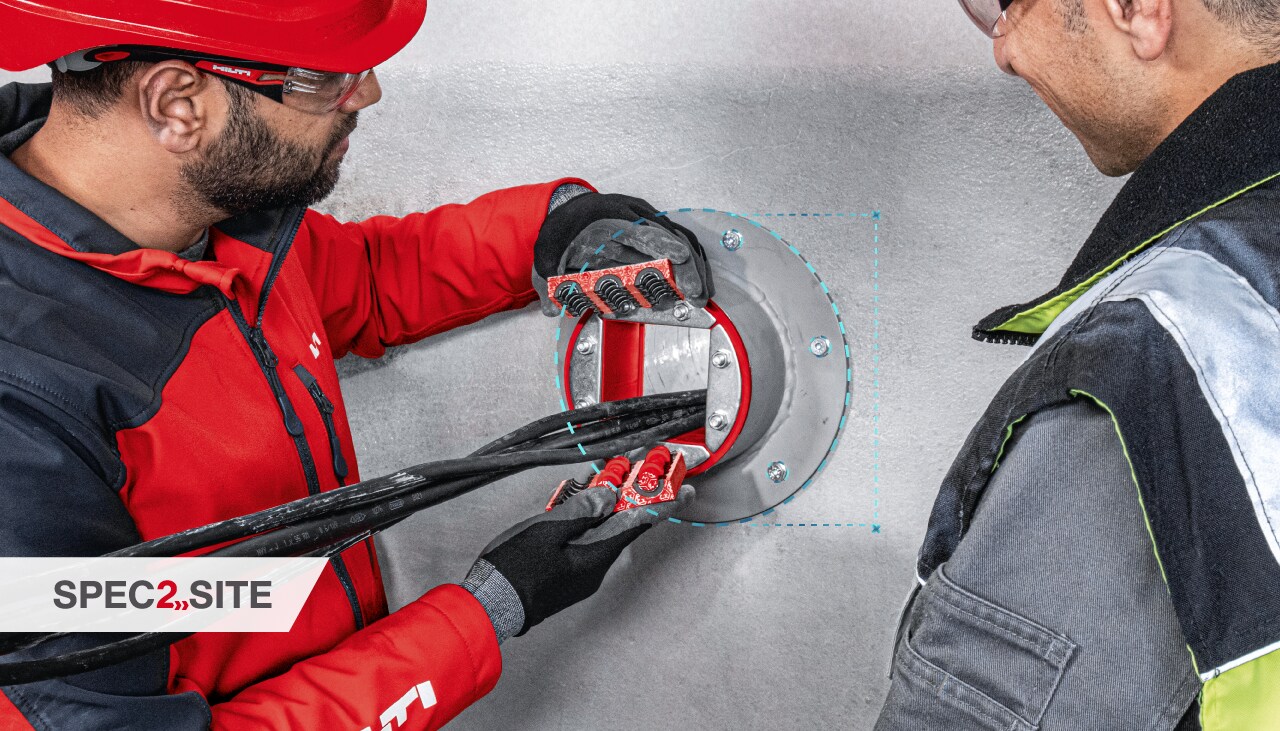 Hilti inženjer demonstrira klijentu rešenje protiv-požarne zaštite za električne instalacije