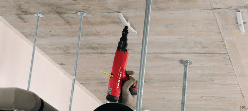 DX 2 uređaj na barutni pogon Poluautomatski alat koji aktivira barut, za pričvršćivanje pojedinačnih eksera na beton i čelik u srednje zahtevnim primenama Primene 1