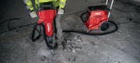 Električni čekić za razbijanje TE 3000-AVR za velika opterećenja Izuzetno snažan štemač za rušenje betona pod velikim opterećenjem, sečenje asfalta, iskopavanje i zabijanje šipki u zemlju Primene 3